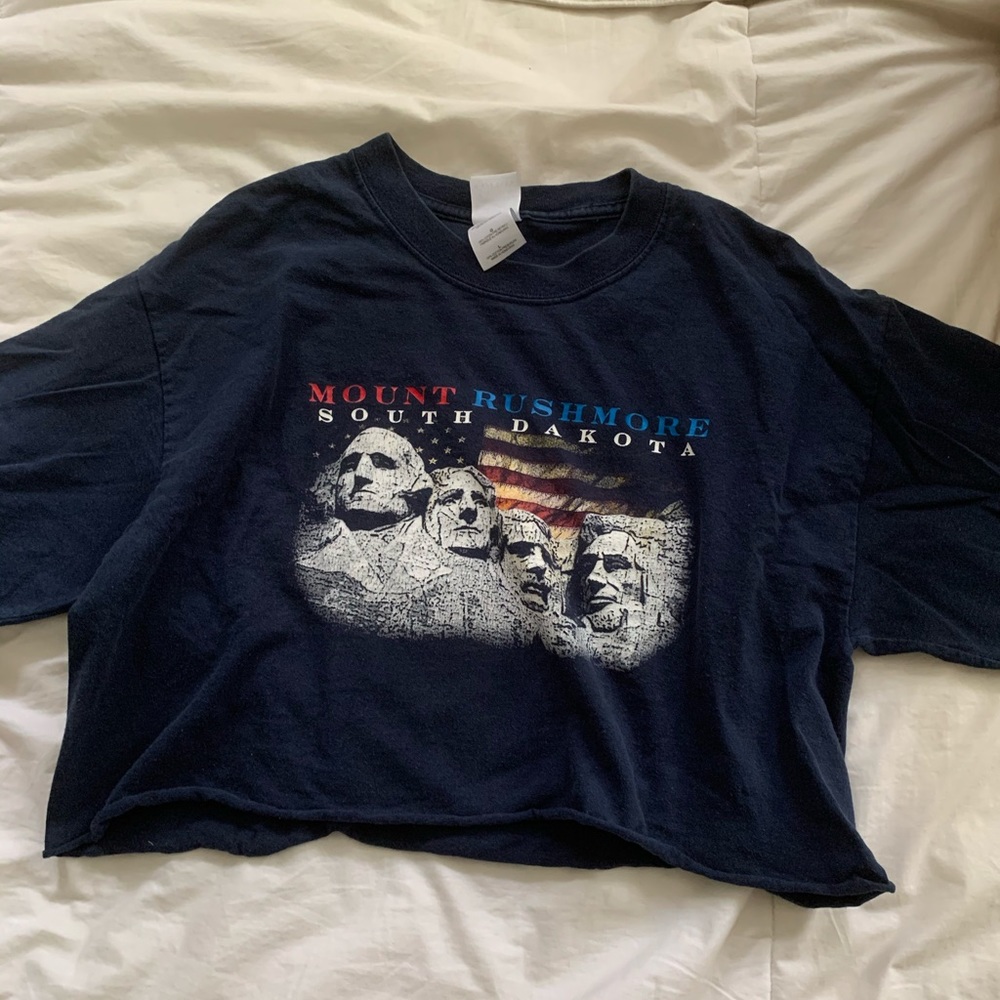 Mount Rushmore tee